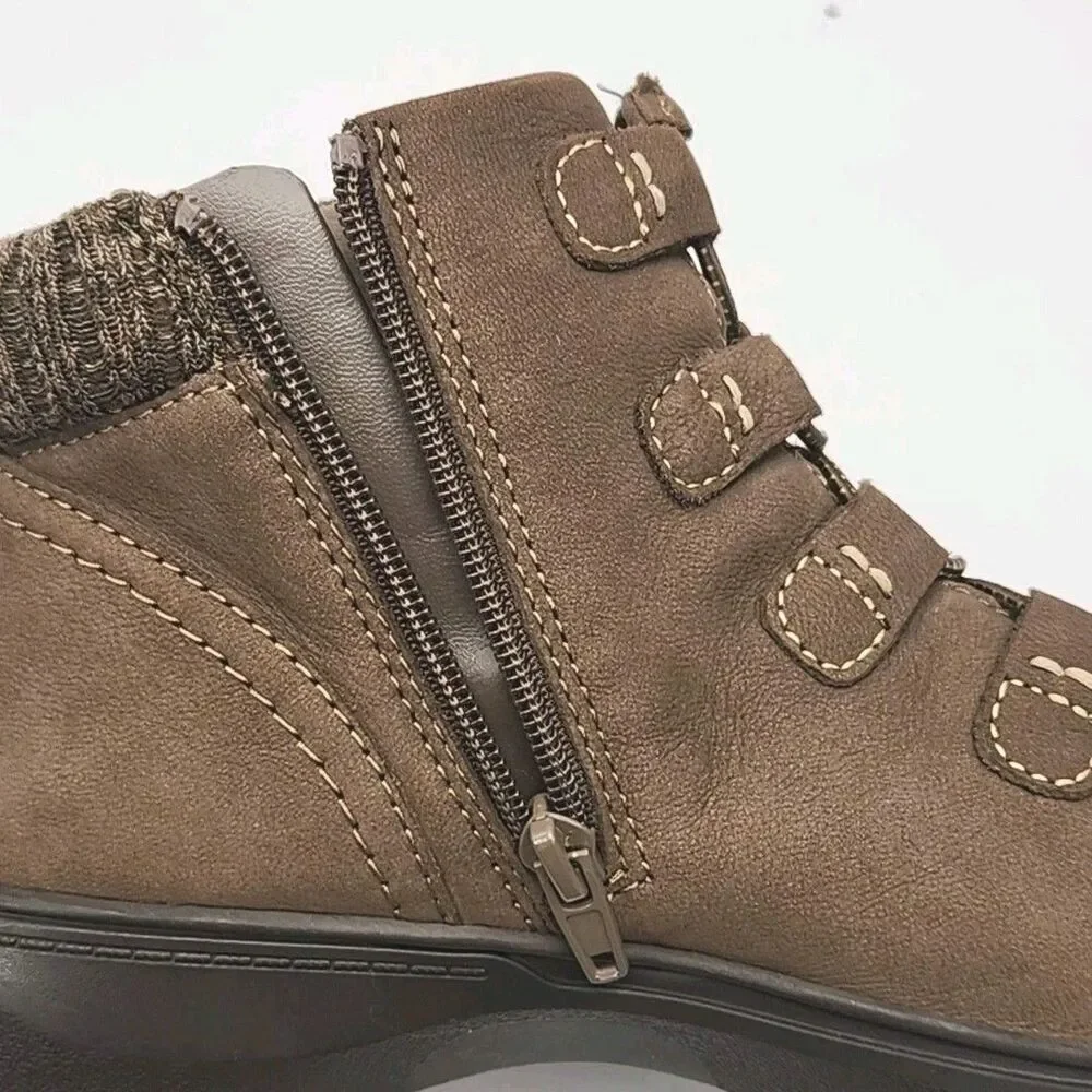 Clarks Collection Boot Ankle Bootie Brown Faux Suede Zip Women Sz 8.5 Winter